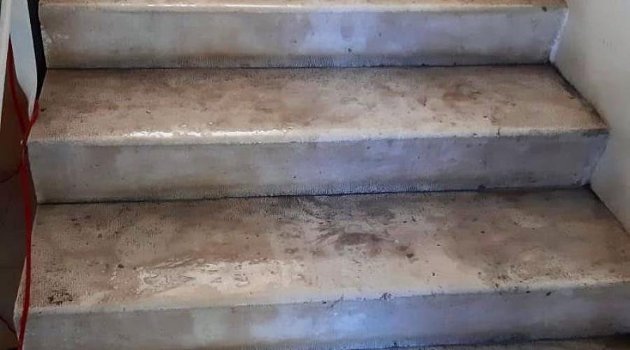 Stubište prije čišćenja
